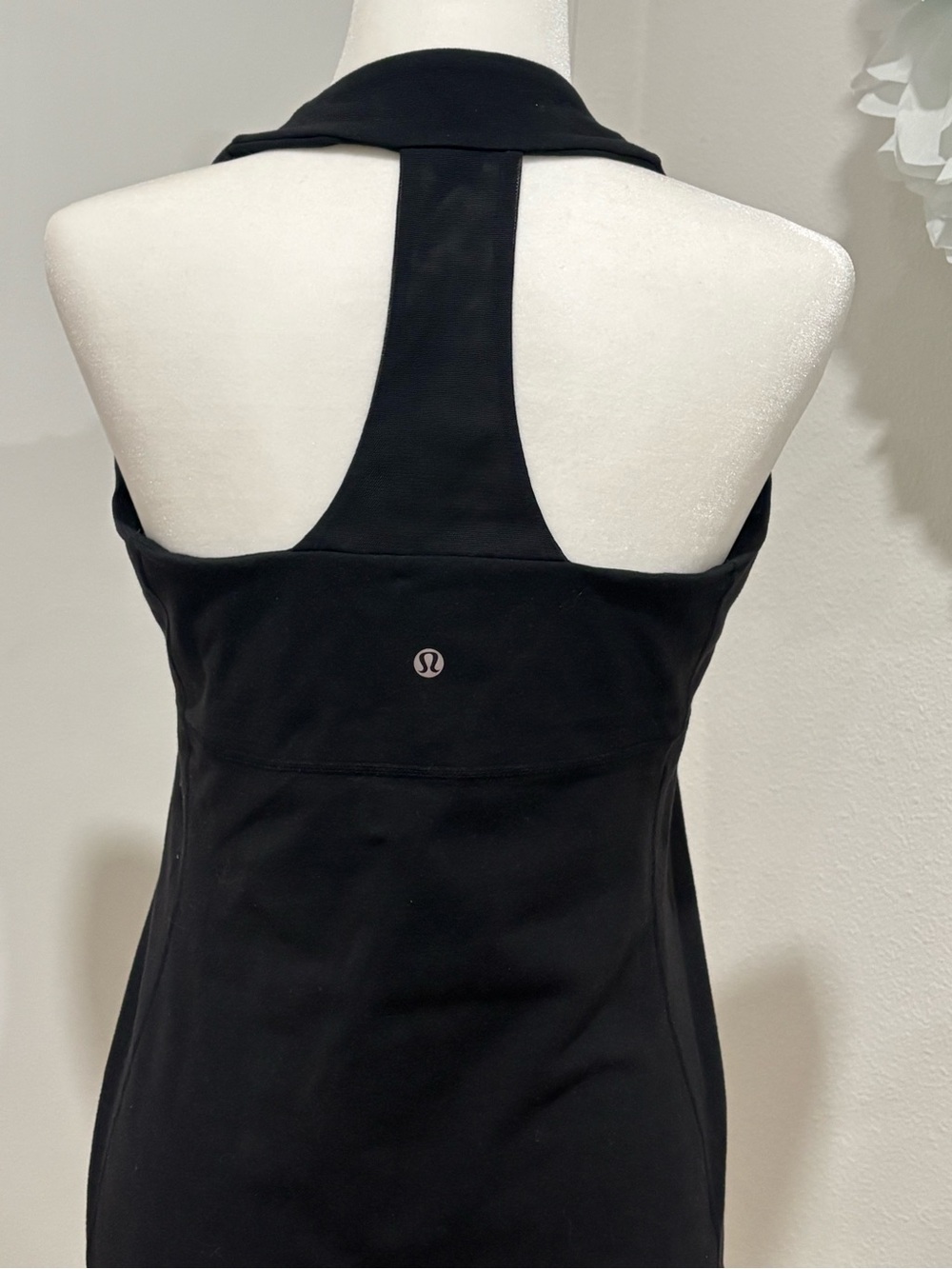 Lululemon Women's Scoop Neck Tank built in bra Top Preowned size 12 - Picture 3 of 5